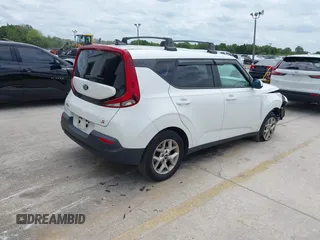 2020 Kia Soul LX with VIN KNDJ23AU6L7718360, listed as a IAAI auction lot 41975575 with 39,432 mi miles. Bid and sale history available at carsss.com. Image 4.