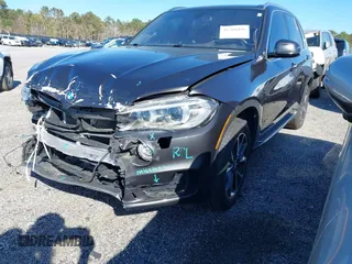 2017 BMW X5 xDrive50i z VIN 5UXKR6C34H0J85462, wystawiony jako IAAI lot #41768496 z przebiegiem 109 596 mil mil oraz . Historia ofert i sprzedaży dostępna na DreamBid. Obrazek 2.