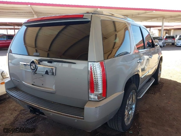 2007 Cadillac Escalade with VIN 1GYFK63897R242245, listed as a IAAI auction lot 41842588 with 182,831 mi miles. Bid and sale history available at carsss.com. Image 4.