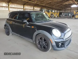 2011 MINI Hardtop z VIN WMWSU3C54BT253827, wystawiony jako Copart lot #57712835 z przebiegiem 150 016 mil mil oraz Czysty tytuł • Clean title. Historia ofert i sprzedaży dostępna na DreamBid. Obrazek 4.
