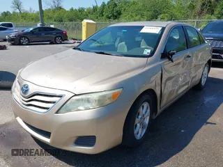 2011 Toyota Camry LE with VIN 4T1BF3EK5BU628968, listed as a IAAI auction lot 41988498 with 176,141 mi miles. Bid and sale history available at carsss.com. Image 2.