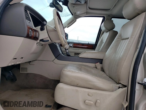 2004 Lincoln Navigator Luxury z VIN 5LMFU28R94LJ25315, wystawiony jako Copart lot #41477625 z przebiegiem 221 849 mil mil oraz Nie do naprawy • Non repairable. Historia ofert i sprzedaży dostępna na DreamBid. Obrazek 7.