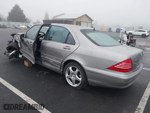 2004 Mercedes-Benz S-Class 5.0L with VIN WDBNG84J24A404189, listed as a IAAI auction lot 41337556 with 142,962 mi miles. Bid and sale history available at carsss.com. Image 3.