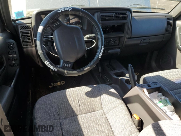 2000 Jeep Cherokee z VIN 1J4FF48S0YL142309, wystawiony jako Copart lot #46277785 z przebiegiem 148 966 mil mil oraz Nie do naprawy • Non repairable. Historia ofert i sprzedaży dostępna na DreamBid. Obrazek 8.