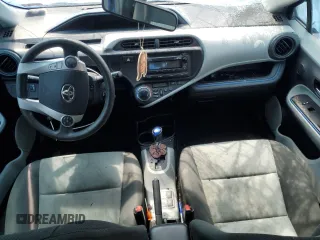 2012 Toyota Prius One z VIN JTDKDTB39C1507466, wystawiony jako Copart lot #55726175 z przebiegiem Nie podano mil oraz Szkoda całkowita • Salvage title. Historia ofert i sprzedaży dostępna na DreamBid. Obrazek 8.