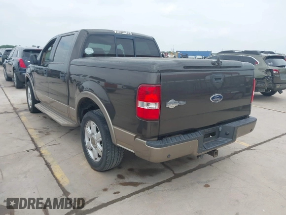 2005 Ford F-150 XLT z VIN 1FTPW12515KE76541, wystawiony jako IAAI lot #42144856 z przebiegiem 239 039 mil mil oraz . Historia ofert i sprzedaży dostępna na DreamBid. Obrazek 3.