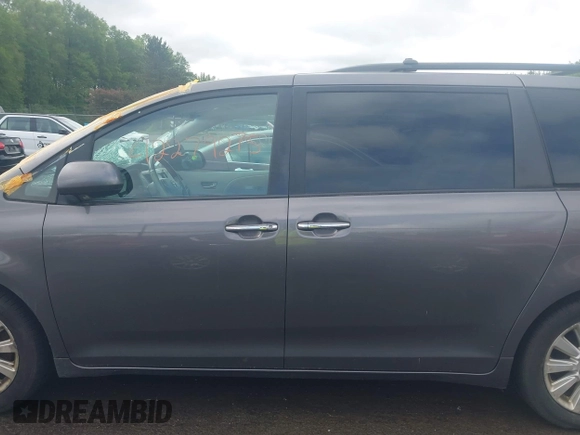 2011 Toyota Sienna XLE z VIN 5TDDK3DC0BS006768, wystawiony jako IAAI lot #42279275 z przebiegiem 172 856 mil mil oraz . Historia ofert i sprzedaży dostępna na DreamBid. Obrazek 14.