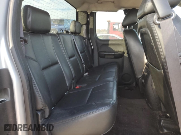 2013 GMC Sierra 1500 SLT z VIN 1GTR2WE71DZ128243, wystawiony jako Copart lot #77324384 z przebiegiem 214 962 mil mil oraz Nie do naprawy • Non repairable. Historia ofert i sprzedaży dostępna na DreamBid. Obrazek 10.