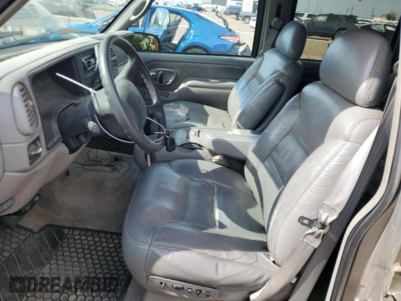 1998 GMC Suburban with VIN 1GKFK16RXWJ721305, listed as a Copart auction lot 64112165 with 197,756 mi miles and Clean title. Bid and sale history available at DreamBid. Image 7.