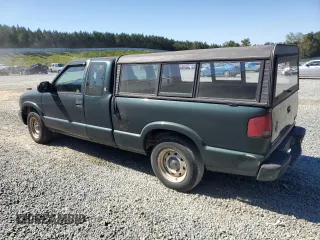 2002 GMC Sonoma SLS with VIN 1GTCS195728221658, listed as a Copart auction lot 75104184 with 122,840 mi miles and Clean Title. Bid and sale history available at carsss.com. Image 2.