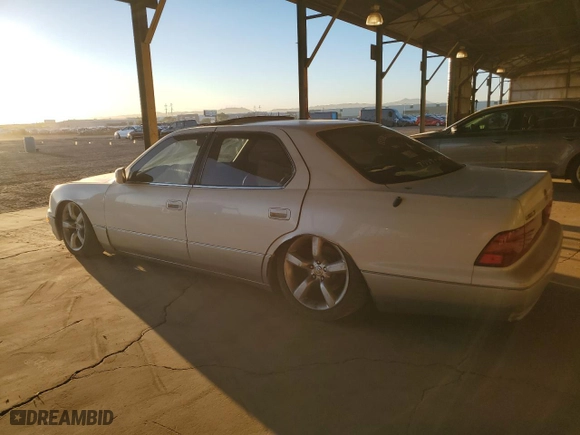 1997 Lexus LS 400 Luxury Sdn with VIN JT8BH28F9V0075372, listed as a Copart auction lot 77599804 with 207,322 mi miles and Clean Title. Bid and sale history available at carsss.com. Image 2.
