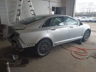 2016 Lincoln MKZ Hybrid z VIN 3LN6L2LU5GR608372, wystawiony jako IAAI lot #42078341 z przebiegiem 141 887 mil mil oraz . Historia ofert i sprzedaży dostępna na DreamBid. Obrazek 4.