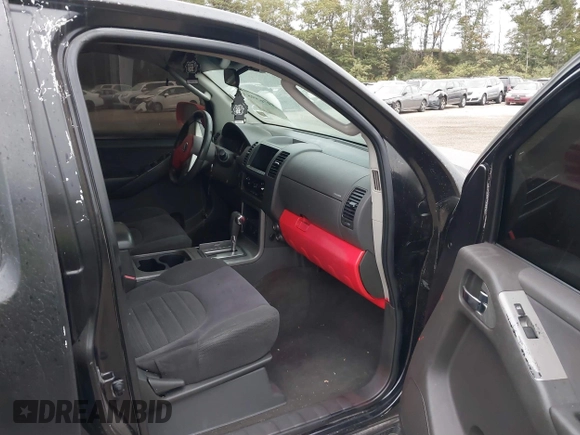 2006 Nissan Pathfinder SE z VIN 5N1AR18UX6C650092, wystawiony jako IAAI lot #40523394 z przebiegiem 179 047 mil mil oraz . Historia ofert i sprzedaży dostępna na DreamBid. Obrazek 5.