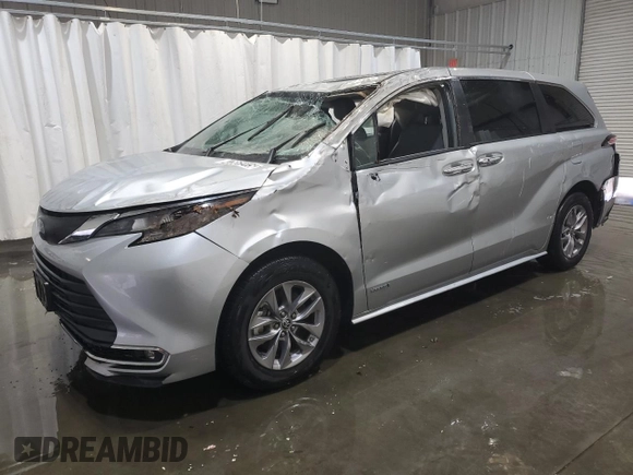 2021 Toyota Sienna XLE z VIN 5TDYRKEC5MS054064, wystawiony jako Copart lot #47661915 z przebiegiem 42 050 mil mil oraz Czysty tytuł • Clean title. Historia ofert i sprzedaży dostępna na DreamBid. Obrazek 1.