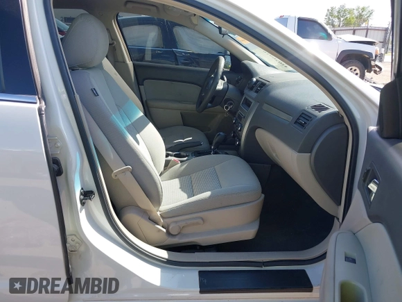 2011 Ford Fusion SE with VIN 3FAHP0HG3BR140455, listed as a IAAI auction lot 42020910 with 90,916 mi miles. Bid and sale history available at carsss.com. Image 5.
