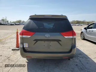 2014 Toyota Sienna L z VIN 5TDZK3DC2ES418247, wystawiony jako Copart lot #53362315 z przebiegiem 165 120 mil mil oraz Szkoda całkowita • Salvage title. Historia ofert i sprzedaży dostępna na DreamBid. Obrazek 6.