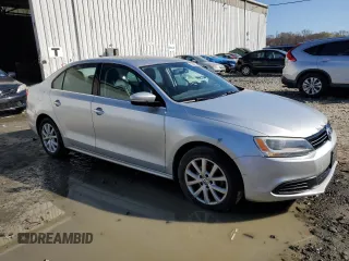 2013 Volkswagen Jetta SE z VIN 3VWDP7AJ5DM442236, wystawiony jako Copart lot #53677705 z przebiegiem 119 645 mil mil oraz Szkoda całkowita • Salvage title. Historia ofert i sprzedaży dostępna na DreamBid. Obrazek 4.