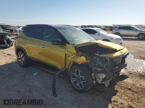 2021 Kia Seltos SX z VIN KNDETCA22M7054427, wystawiony jako Copart lot #56819495 z przebiegiem 93 904 mil mil oraz Szkoda całkowita • Salvage title. Historia ofert i sprzedaży dostępna na DreamBid. Obrazek 4.