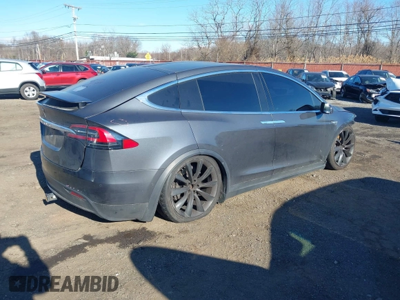 2016 Tesla Model X 70D z VIN 5YJXCAE28GF004461, wystawiony jako IAAI lot #41004214 z przebiegiem 158 962 mil mil oraz . Historia ofert i sprzedaży dostępna na DreamBid. Obrazek 4.