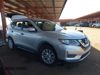 2017 Nissan Rogue SV z VIN 5N1AT2MN1HC743740, wystawiony jako IAAI lot #42139402 z przebiegiem 90 961 mil mil oraz . Historia ofert i sprzedaży dostępna na DreamBid. Obrazek 1.