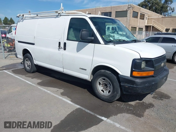 2005 Chevrolet Express Cargo z VIN 1GCGG25VX51236876, wystawiony jako IAAI lot #41691608 z przebiegiem 143 851 mil mil oraz . Historia ofert i sprzedaży dostępna na DreamBid. Obrazek 1.