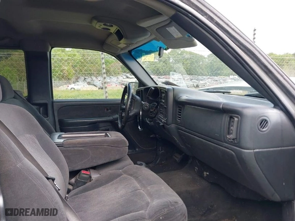 2001 Chevrolet Silverado 1500 LS with VIN 2GCEC19V511128712, listed as a IAAI auction lot 41060079 with 371,238 mi miles. Bid and sale history available at carsss.com. Image 5.
