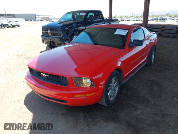 2008 Ford Mustang Deluxe z VIN 1ZVHT80N285196572, wystawiony jako IAAI lot #42457986 z przebiegiem 201 327 mil mil oraz . Historia ofert i sprzedaży dostępna na DreamBid. Obrazek 6.