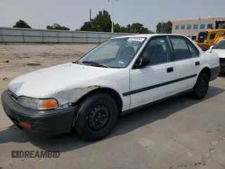 1993 Honda Accord z VIN JHMCB7640PC048499, wystawiony jako Copart lot #41979215 z przebiegiem 280 886 mil mil oraz Nie do naprawy • Non repairable. Historia ofert i sprzedaży dostępna na DreamBid. Obrazek 1.