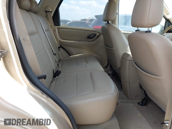 2007 Ford Escape XLT with VIN 1FMYU03127KB33946, listed as a IAAI auction lot 42120231 with 92,233 mi miles. Bid and sale history available at carsss.com. Image 8.