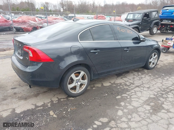 2012 Volvo S60 T5 with VIN YV1622FS8C2057610, listed as a IAAI auction lot 42017112 with 196,984 mi miles. Bid and sale history available at carsss.com. Image 4.
