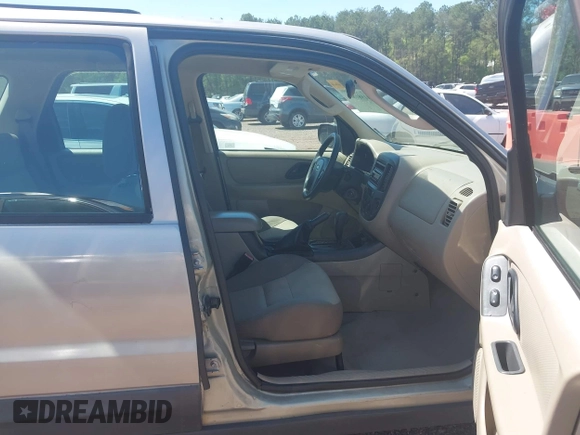 2005 Ford Escape XLS Value with VIN 1FMYU02Z25KB13278, listed as a IAAI auction lot 41981861 with 173,733 mi miles. Bid and sale history available at carsss.com. Image 5.