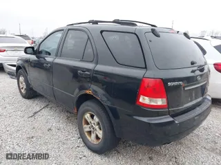 2005 Kia Sorento LX with VIN KNDJD733255420831, listed as a IAAI auction lot 41449327 with 176,988 mi miles. Bid and sale history available at carsss.com. Image 3.