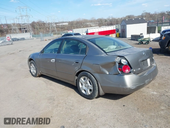 2002 Nissan Altima S with VIN 1N4AL11D92C256180, listed as a IAAI auction lot 41880101 with 112,228 mi miles. Bid and sale history available at carsss.com. Image 3.
