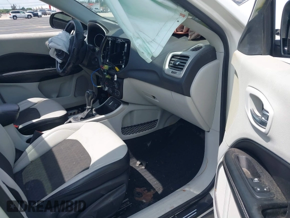 2019 Jeep Compass Latitude with VIN 3C4NJCBB3KT832196, listed as a IAAI auction lot 42210113 with 70,241 mi miles and . Bid and sale history available at DreamBid. Image 5.