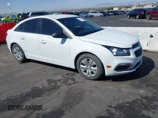 2015 Chevrolet Cruze LS z VIN 1G1PA5SH7F7113271, wystawiony jako IAAI lot #42040800 z przebiegiem 256 089 mil mil oraz . Historia ofert i sprzedaży dostępna na DreamBid. Obrazek 1.