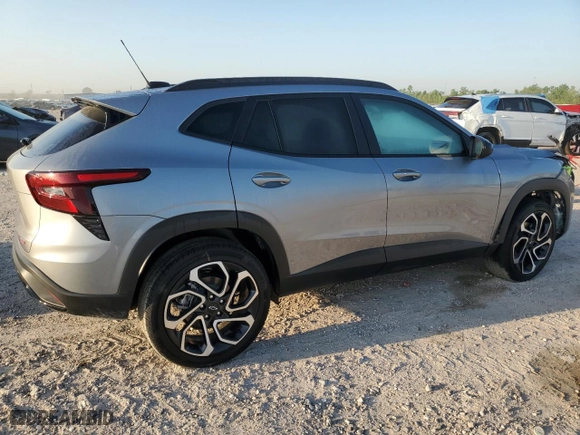 2025 Chevrolet Trax 2RS with VIN KL77LJEPXSC067060, listed as a Copart auction lot 52561575 with 720 mi miles and Salvage Title. Bid and sale history available at carsss.com. Image 3.