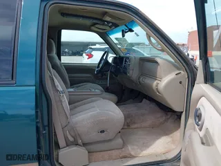 1998 GMC Suburban with VIN 1GKGK26J4WJ734958, listed as a IAAI auction lot 41878070 with 131,528 mi miles. Bid and sale history available at carsss.com. Image 5.