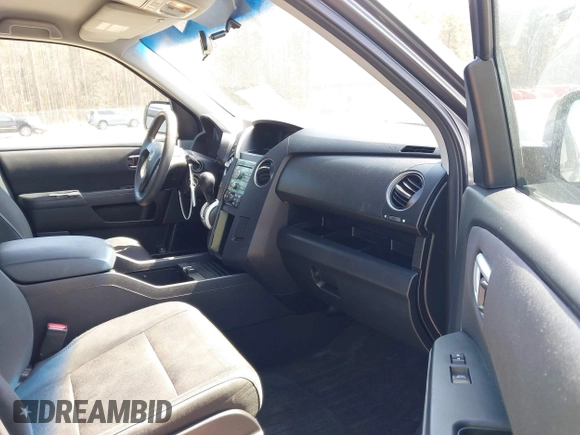 2011 Honda Pilot LX with VIN 5FNYF4H24BB014888, listed as a IAAI auction lot 41833552 with 163,416 mi miles. Bid and sale history available at carsss.com. Image 5.