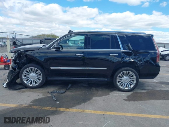 2015 Cadillac Escalade Platinum z VIN 1GYS4PKJ8FR568958, wystawiony jako IAAI lot #42316098 z przebiegiem 152 661 mil mil oraz . Historia ofert i sprzedaży dostępna na DreamBid. Obrazek 14.