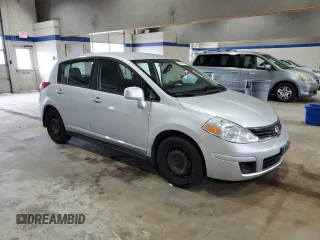 2011 Nissan Versa SL z VIN 3N1BC1CP6BL401026, wystawiony jako Copart lot #56546655 z przebiegiem 165 242 mil mil oraz Szkody całkowita. Historia ofert i sprzedaży dostępna na DreamBid. Obrazek 4.
