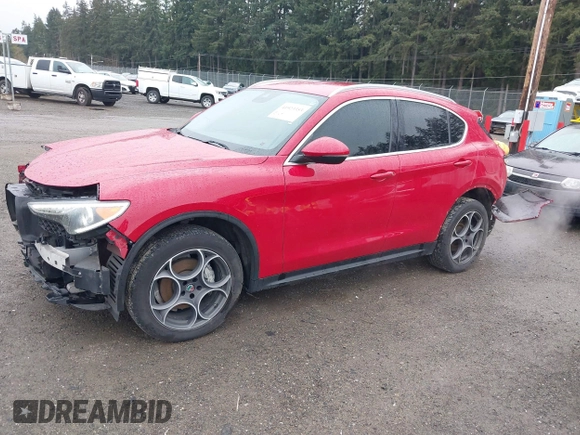 2018 Alfa Romeo Stelvio z VIN ZASFAKAN9J7B75330, wystawiony jako IAAI lot #41923353 z przebiegiem 68 251 mil mil oraz . Historia ofert i sprzedaży dostępna na DreamBid. Obrazek 2.