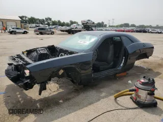 2015 Dodge Challenger R/T Scat Pack z VIN 2C3CDZFJ0FH877747, wystawiony jako Copart lot #60617665 z przebiegiem Nie podano mil oraz Szkoda całkowita • Salvage title. Historia ofert i sprzedaży dostępna na DreamBid. Obrazek 1.