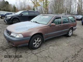 1998 Volvo V70 XC Cross Country z VIN YV1LZ5647W2430321, wystawiony jako Copart lot #85701174 z przebiegiem 205 873 mil mil oraz Szkoda całkowita • Salvage title. Historia ofert i sprzedaży dostępna na DreamBid. Obrazek 1.