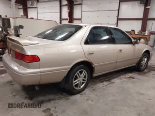 2001 Toyota Camry CE with VIN 4T1BG22K61U095586, listed as a IAAI auction lot 41336260 with 195,023 mi miles. Bid and sale history available at carsss.com. Image 4.