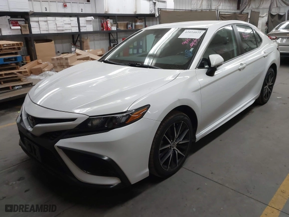 2022 Toyota Camry SE with VIN 4T1G11AK8NU706498, listed as a IAAI auction lot 42054821 with 46,982 mi miles. Bid and sale history available at carsss.com. Image 17.