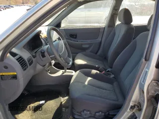 2005 Hyundai Accent GLS with VIN KMHCG45C75U638812, listed as a Copart auction lot 77968234 with 130,815 mi miles and Salvage Title. Bid and sale history available at carsss.com. Image 7.