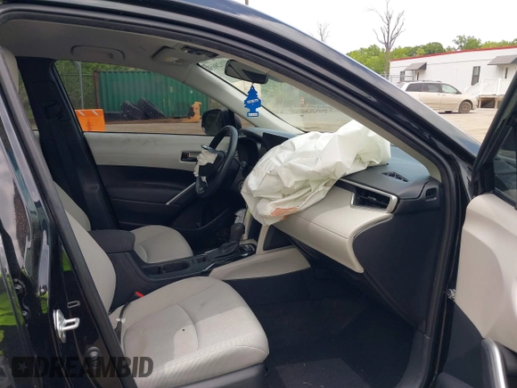 2023 Toyota Corolla Cross L z VIN 7MUAAABG8PV056556, wystawiony jako IAAI lot #42212865 z przebiegiem 13 948 mil mil oraz . Historia ofert i sprzedaży dostępna na DreamBid. Obrazek 5.