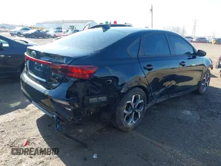 2020 Kia Forte LXS z VIN 3KPF24AD6LE147268, wystawiony jako IAAI lot #41972155 z przebiegiem 99 324 mil mil oraz . Historia ofert i sprzedaży dostępna na DreamBid. Obrazek 4.