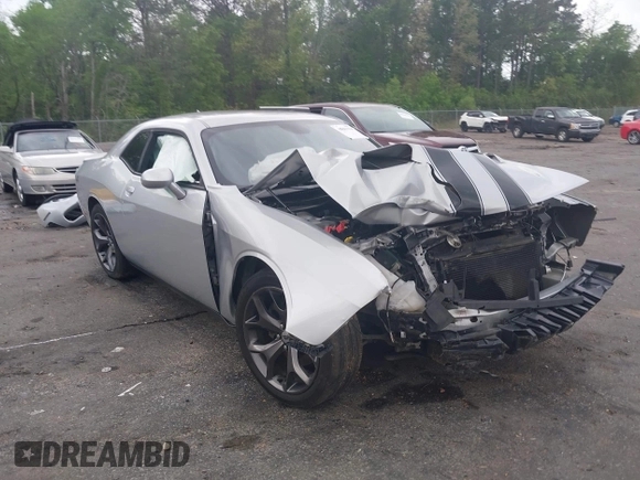 2019 Dodge Challenger SXT z VIN 2C3CDZAG9KH744703, wystawiony jako IAAI lot #41881944 z przebiegiem Nie podano mil oraz . Historia ofert i sprzedaży dostępna na DreamBid. Obrazek 1.