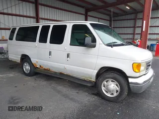 2003 Ford Econoline Passenger XL z VIN 1FBSS31L83HA89114, wystawiony jako IAAI lot #40404997 z przebiegiem 171 539 mil mil oraz . Historia ofert i sprzedaży dostępna na DreamBid. Obrazek 1.